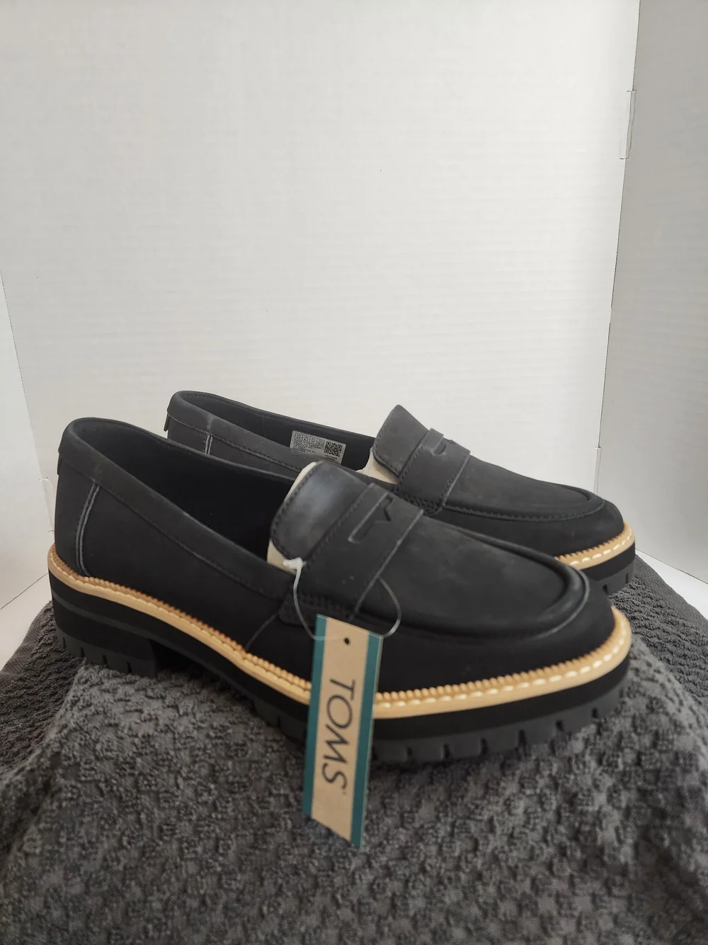 Toms Cara Black/Black Leather Platform Loafers.  NIB.  Women's Sz 8.5